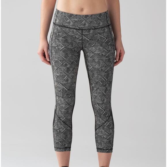 LULULEMON Pace Rival Crop Leggings Formation Alpine White Black 6 - Picture 1 of 10